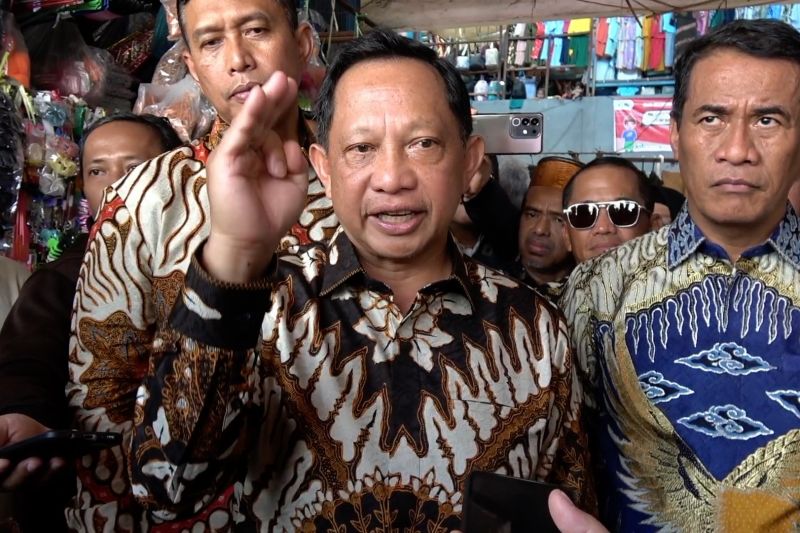 mendagri-dan-mentan-pantau-distribusi-beras-sphp-di-palembang