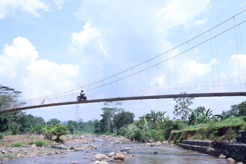 jembatan-gantung-kranggan-rampung-akses-sekolah-kian-mudah