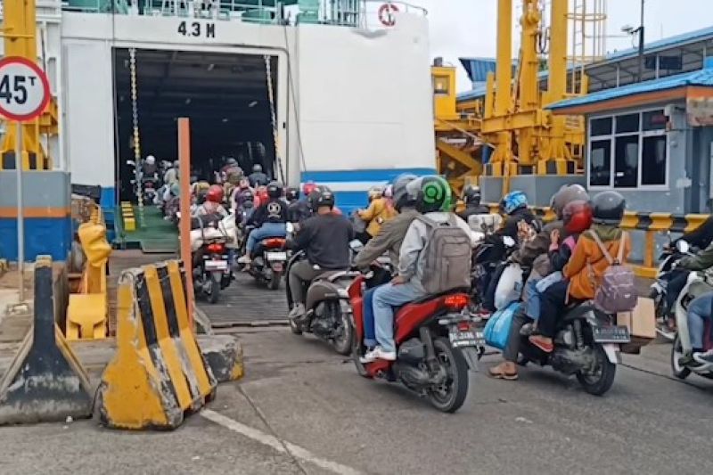 asdp-siapkan-jalur-khusus-pemotor-di-dermaga-reguler-pelabuhan-merak
