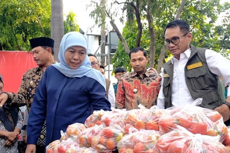 gubernur-khofifah-gelar-pasar-murah-di-madiun-untuk-tekan-inflasi