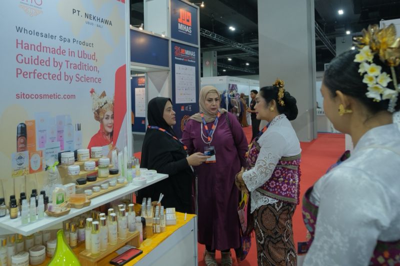 kosmetik-halal-ri-catat-transaksi-rp213-miliar-di-malaysia