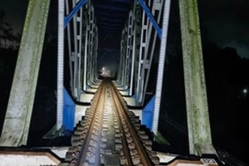 perjalanan-4-kereta-daop-jember-sempat-terhenti-akibat-gempa-sumenep