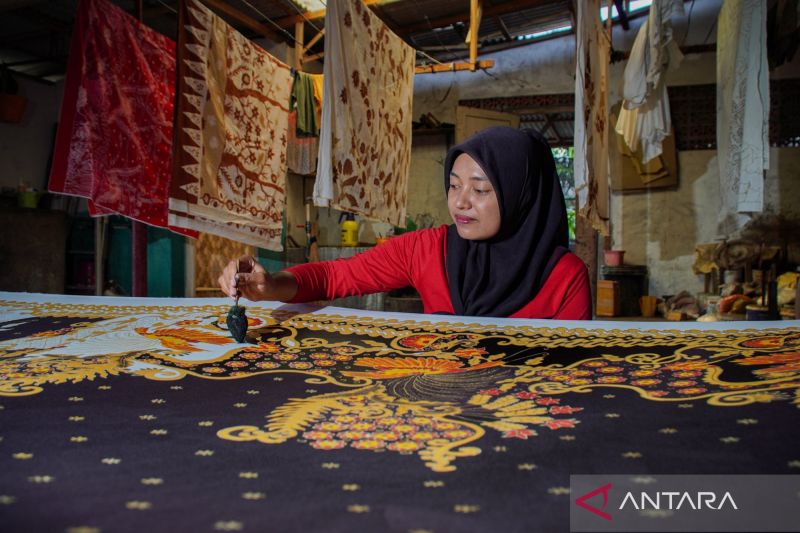 sejarah-hari-batik-nasional-2-oktober-dan-tema-perayaan-di-tahun-2025