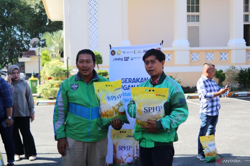 ptpn-iv-palmco-salurkan-240-ton-beras-sphp-ke-warga-hingga-september