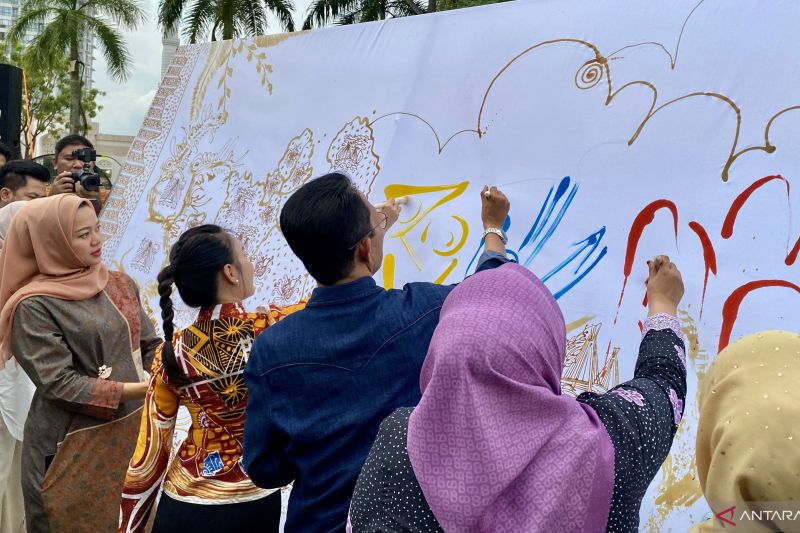 pemkot-batam-luncurkan-motif-batik-khas-batam-pada-pekan-mode-busana