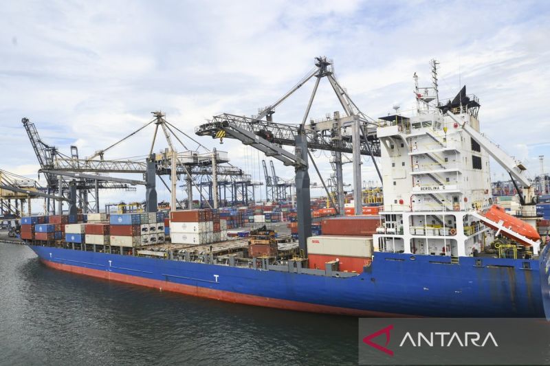 bps-catat-neraca-perdagangan-indonesia-surplus-64-bulan-beruntun