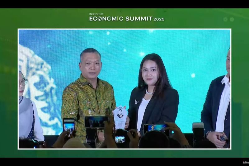 infobank-beri-penghargaan-tertinggi-untuk-bankir-korban-pembunuhan