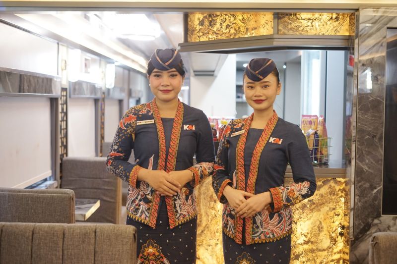Hari Batik Nasional 2025: KAI Rajut Identitas Bangsa Lewat Batik di Setiap Perjalanan