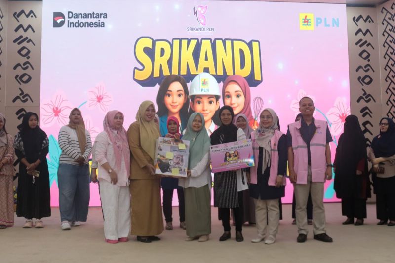 srikandi-pln-uid-sulselrabar-bantu-peralatan-usaha-umkm-perempuan