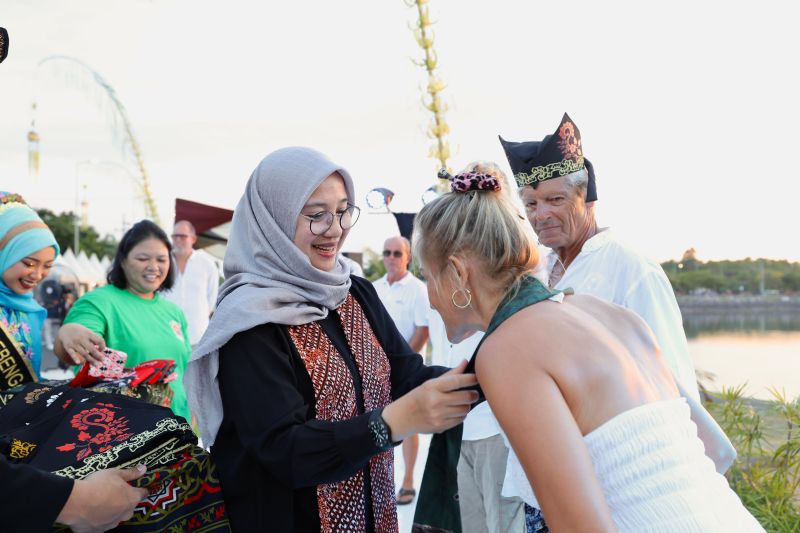 bupati-banyuwangi-sambut-peserta-ekspedisi-sail-to-indonesia