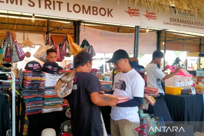 pelaku-umkm-di-ntb-raih-cuan-selama-motogp-mandalika-2025