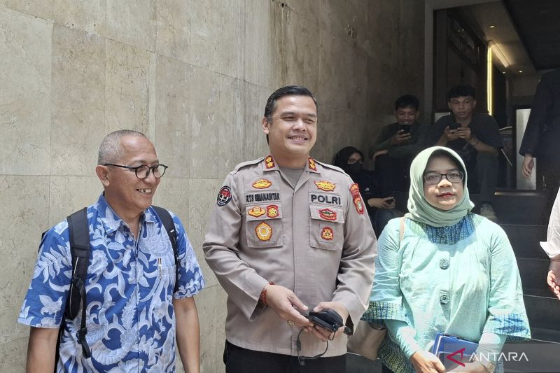 pihak-keluarga-arya-daru-sambangi-polda-metro-jaya