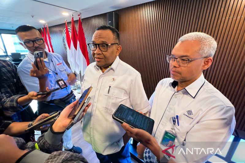 wamenaker-pastikan-kemnaker-fasilitasi-pekerja-phk-peroleh-pesangon