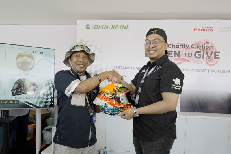 lelang-barang-niaga-eksklusif-motogp-mandalika-2025-raup-rp63-juta