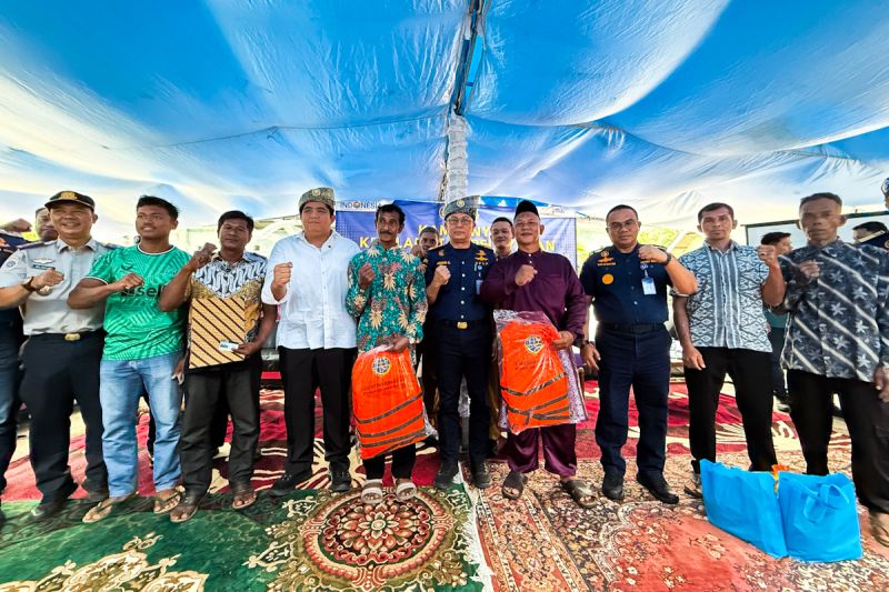 kemenhub-bagikan-life-jacket-perkuat-keselamatan-pelayaran-di-kepri