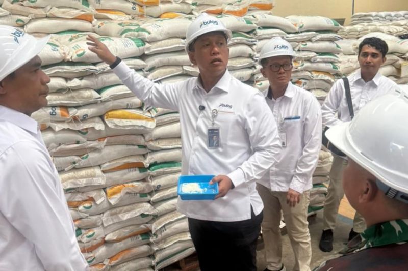 bulog-kirim-270-ton-beras-ke-ternate-mitigasi-beras-turun-mutu