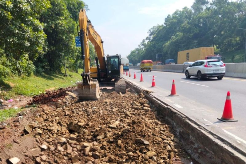 lalu-lintas-di-cipularang-purbaleunyi-tersendat-dampak-perbaikan-jalan