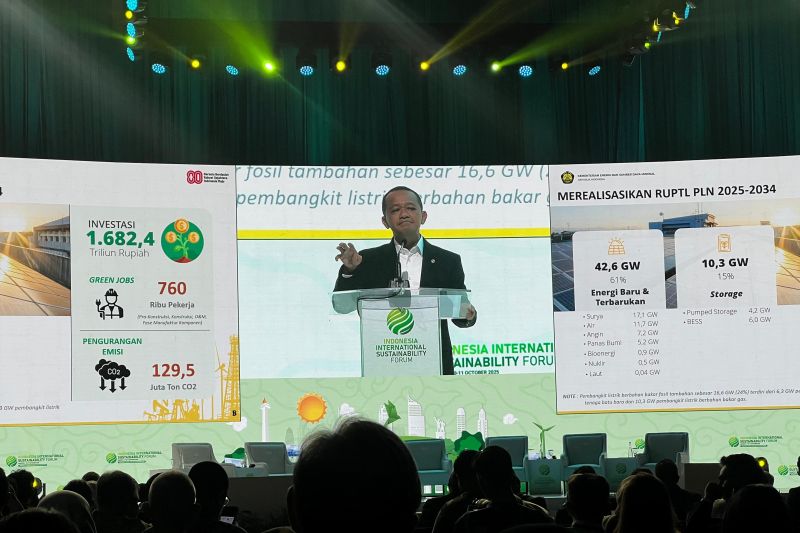 Menteri Bahlil kirim tim ke India untuk pelajari PLTS murah