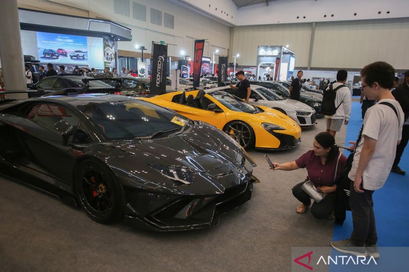 melihat-pameran-mobil-modifikasi-di-jakarta