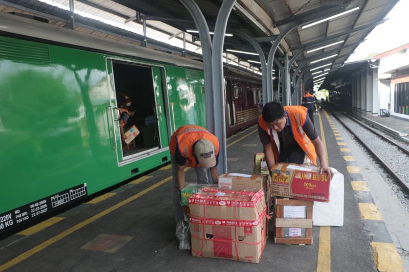 kai-tambah-kereta-bagasi-ka-pandalungan-akibat-lonjakan-barang