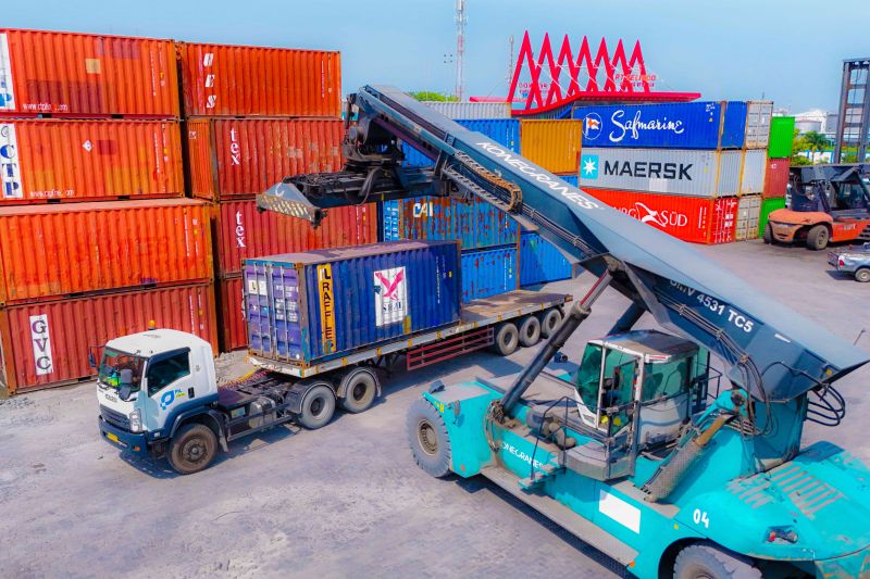 pelindo-solusi-logistik-catat-kinerja-positif-per-agustus-2025