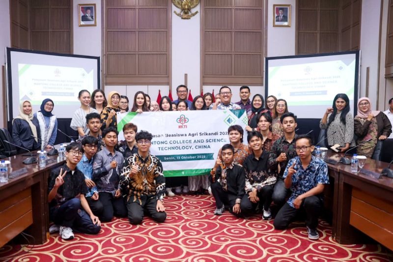 wamentan-minta-penerima-beasiswa-hkti-mampu-adopsi-teknologi-pertanian