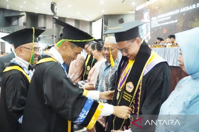ULM cetak 1.300 sumber daya Unggul di Wisuda ke-127