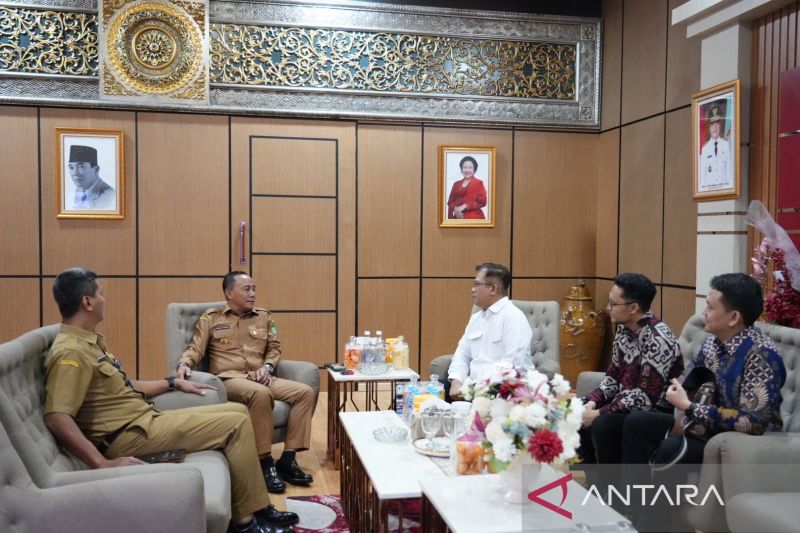 kjri-kuching-dan-pemprov-kalbar-perkuat-kerja-sama-perbatasan