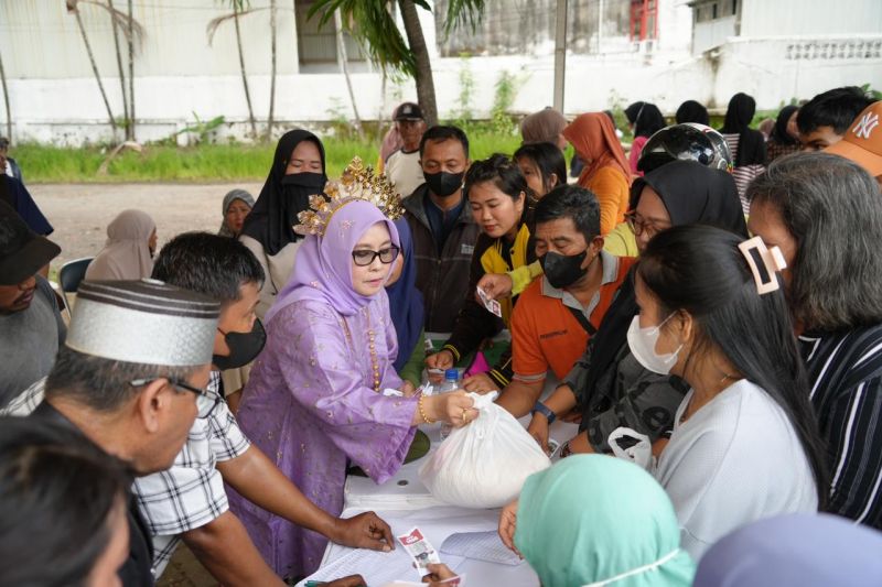 pln-ikut-menyalurkan-paket-rp356-di-pasar-murah-disnakertrans-sulsel