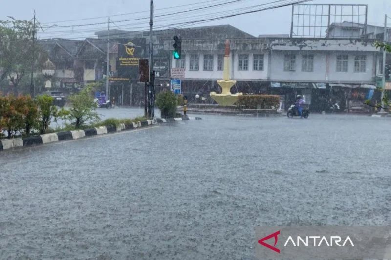 BMKG: Waspada potensi hujan disertai petir di Pantai Barat Aceh
