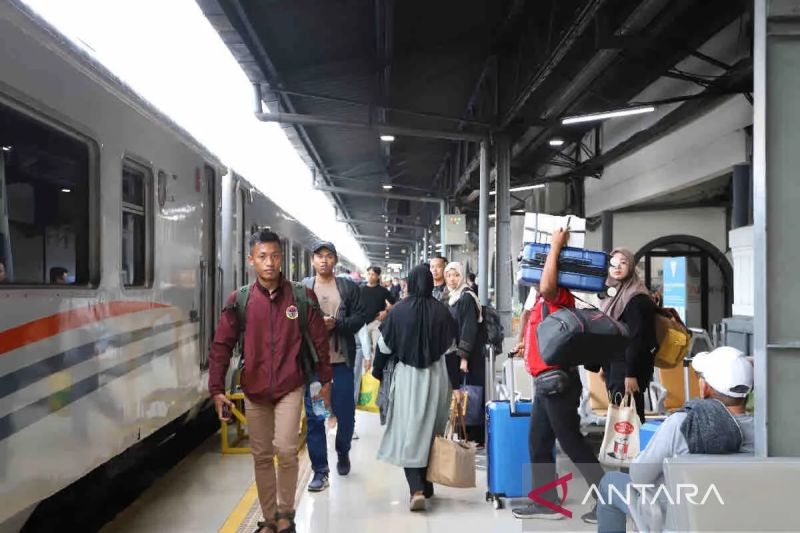 kai-layani-131-juta-penumpang-bersubsidi-wujudkan-transportasi-merata