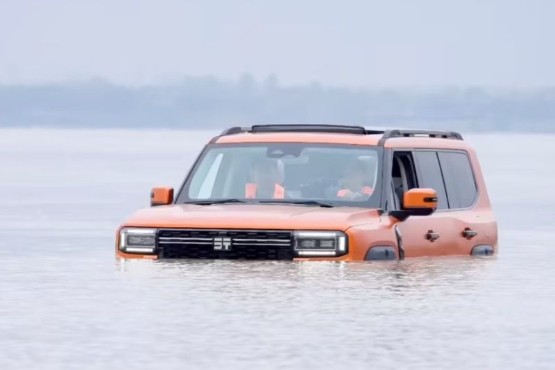 jetour-zongheng-g700-jadi-suv-pertama-sebrangi-sungai-terpanjang-asia