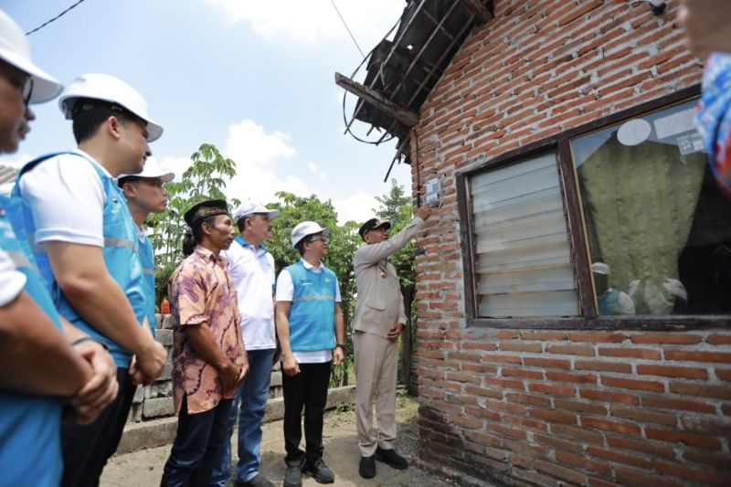 pln-sambung-listrik-gratis-bagi-171-warga-prasejahtera-di-tulungagung