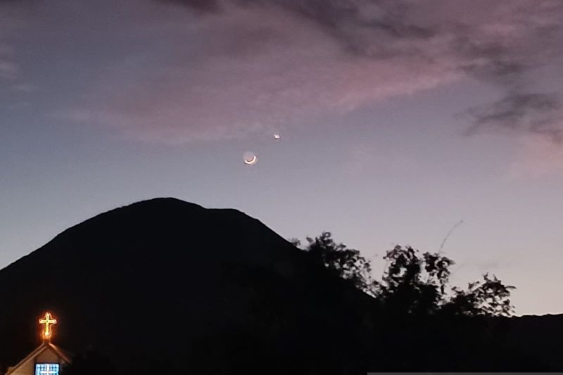 Badan Geologi turunkan status Gunung Lokon jadi Level II Waspada