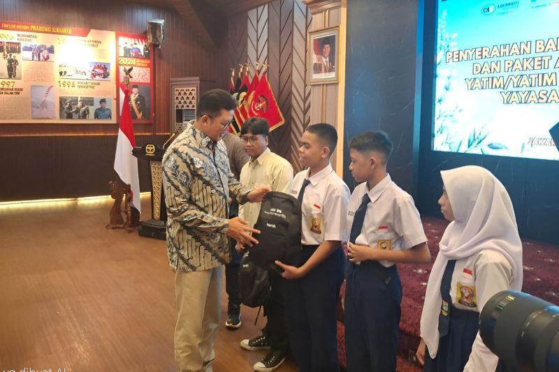 askrindo-salurkan-bantuan-pendidikan-bagi-131-anak-prajurit-tni