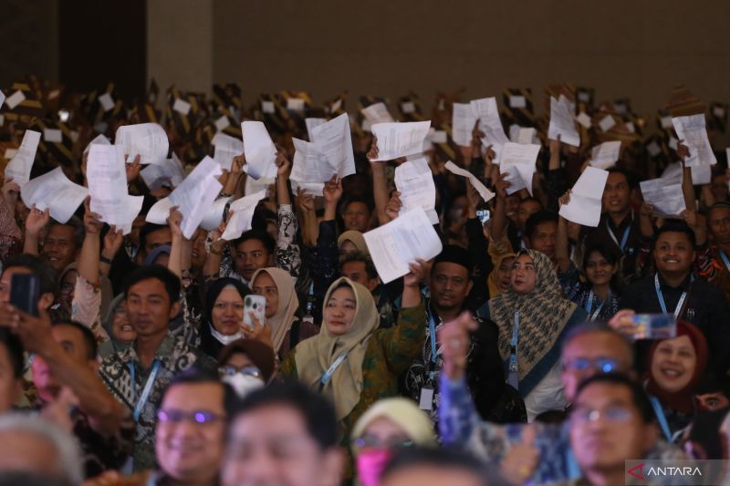 akad-massal-800-ribu-debitur-kur-bukti-nyata-kepemimpinan-prabowo