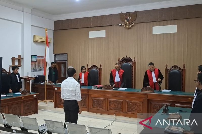 Hakim vonis AKBP Fajar 19 tahun perjara pada kasus pedofilia