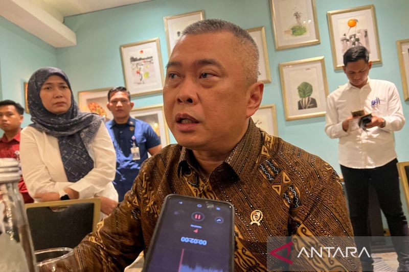 menhub-elektrifikasi-jalur-kereta-api-wujudkan-transportasi-hijau