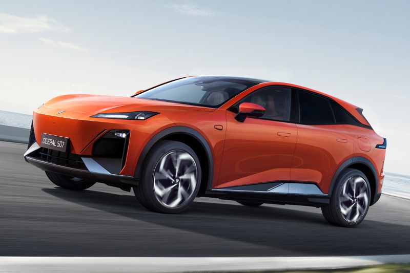 changan-masuk-pasar-indonesia-kenalkan-dua-mobil-listrik-di-gjaw-2025