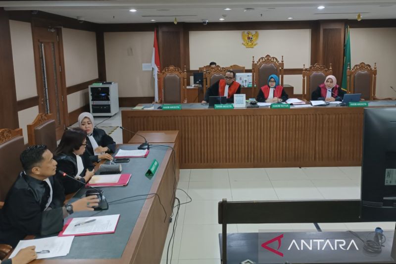 ammar-zoni-didakwa-edarkan-narkotika-di-rutan-salemba