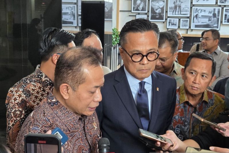 menkop-mempercepat-pembangunan-kopdes-agar-siap-beroperasi-maret-2026