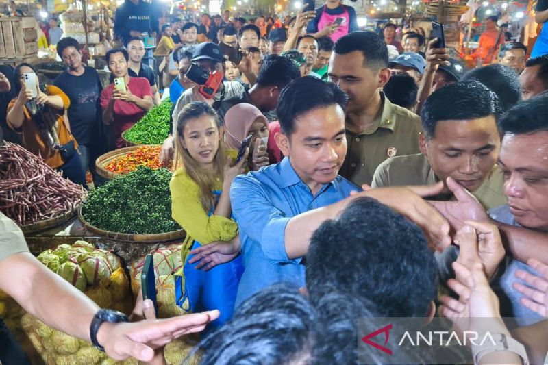 wapres-tinjau-pasar-jagasatru-cirebon-pastikan-harga-pangan-stabil