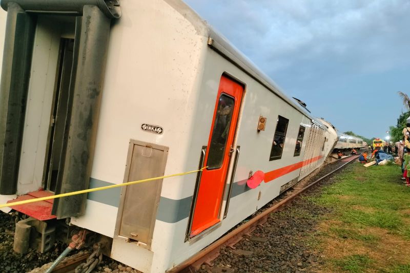 daop-2-dua-kereta-alami-keterlambatan-imbas-ka-anjlok-bekasi