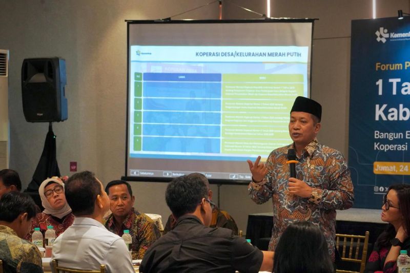 menkop-pastikan-program-di-luar-kopdes-merah-putih-tetap-berjalan