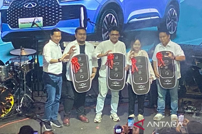 chery-resmi-serahkan-1000-unit-tiggo-cross-csh-hybrid