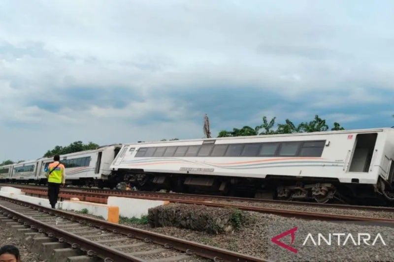 kai-purwokerto-batalkan-sementara-perjalanan-sejumlah-ka-ke-jakarta