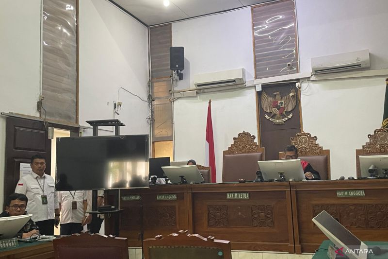 hakim-tolak-praperadilan-aktivis-khariq-anhar-soal-penghasutan-demo