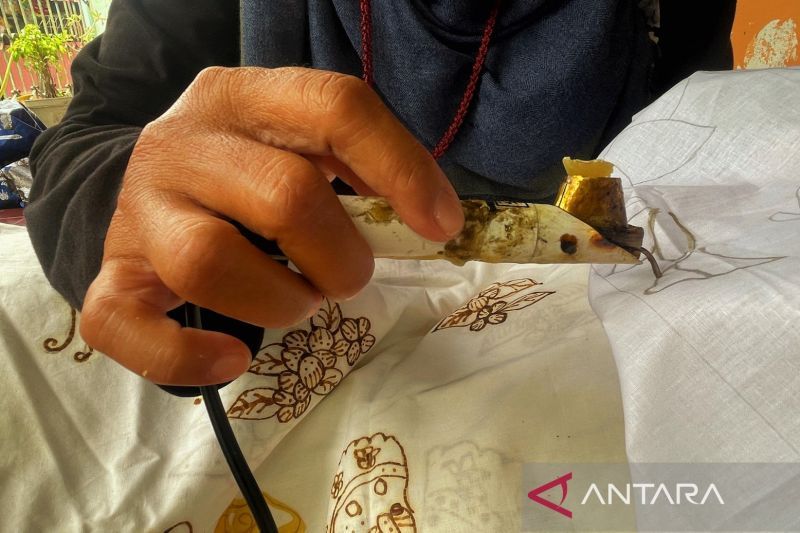 setrum-yang-menjaga-batik-keraton-khas-cirebon-tetap-bernyawa