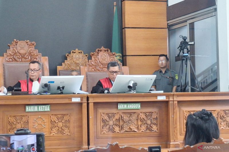 nikita-mirzani-divonis-empat-tahun-penjara-dan-denda-rp1-miliar