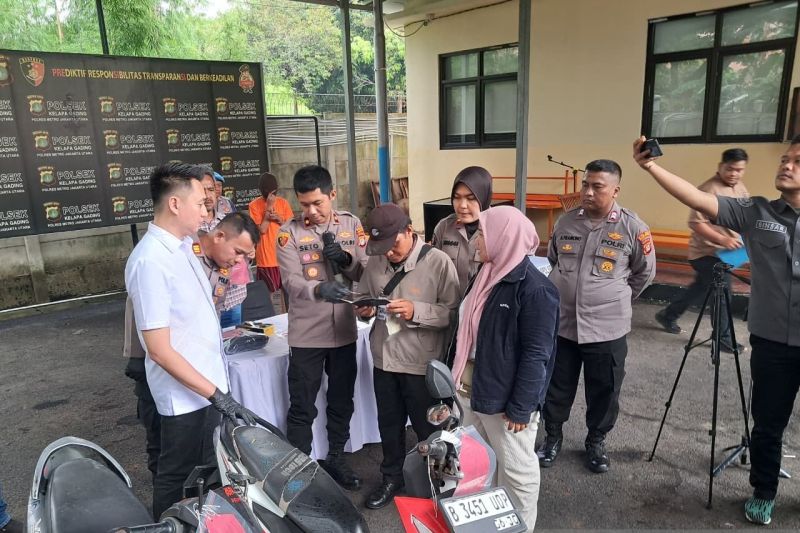 polisi-serahkan-motor-milik-warga-kelapa-gading-yang-dicuri
